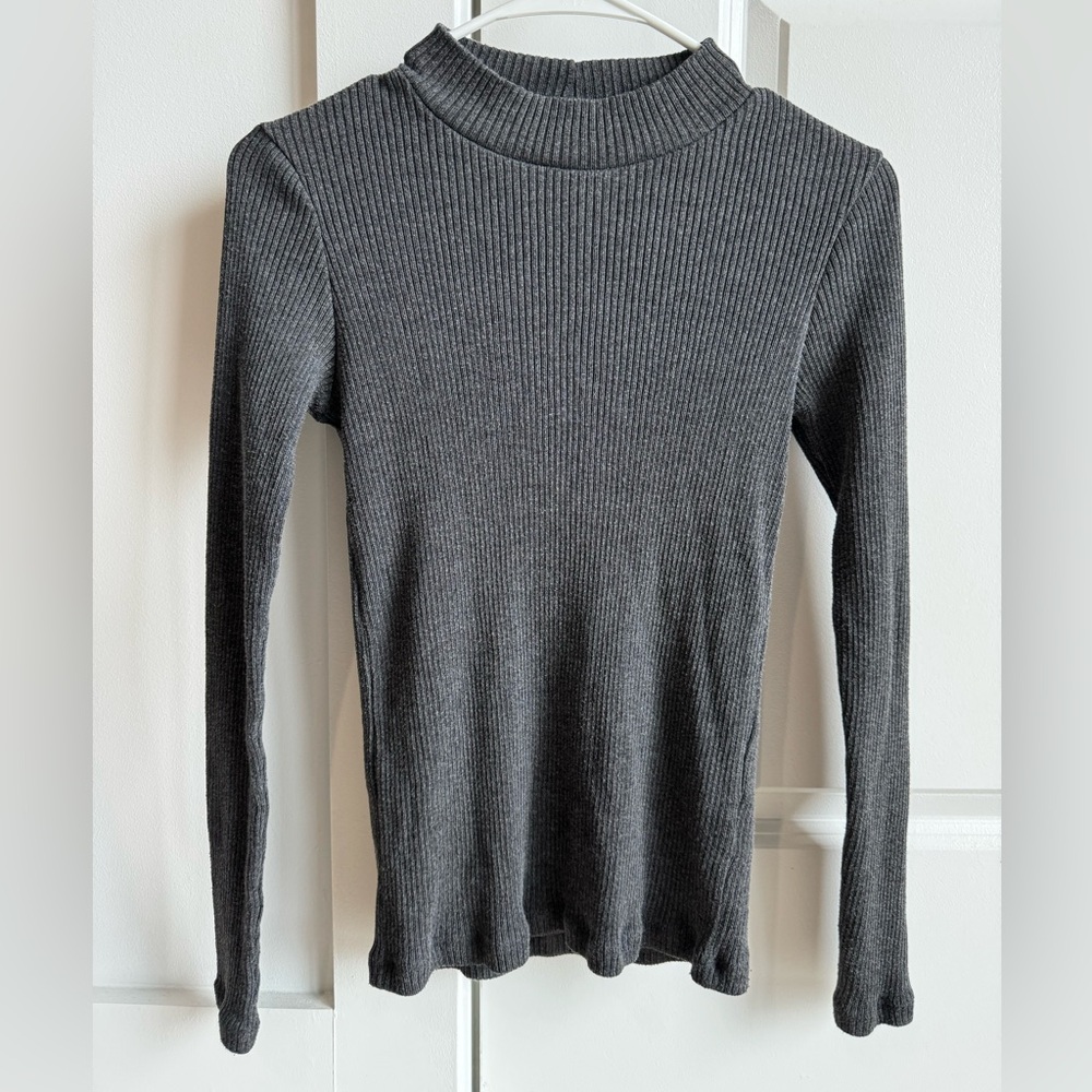 UNIQLO Women‘s Gray Ribbed Turtleneck Sweater